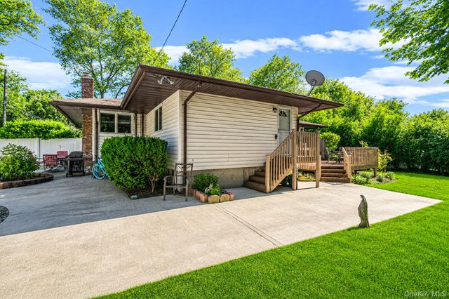 37 Coe Place, Huntington Station, NY 11746
