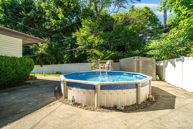 37 Coe Place, Huntington Station, NY 11746