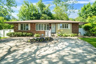 37 Coe Place, Huntington Station, NY 11746