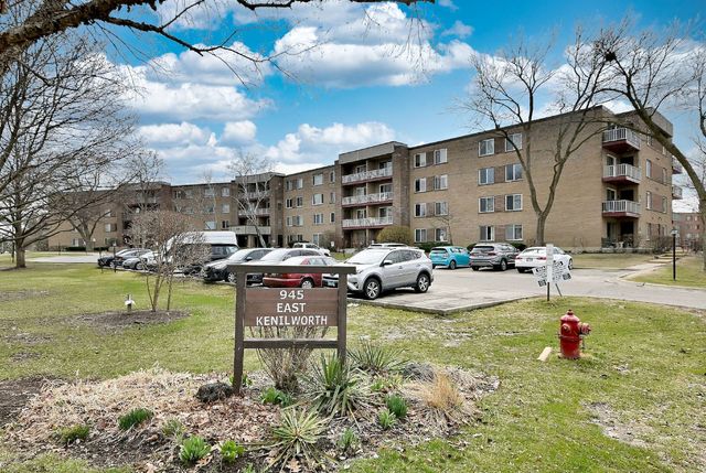 945 E Kenilworth Avenue 312, Palatine, IL 60074