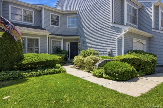 43 Lakebridge Drive S, Kings Park, NY 11754