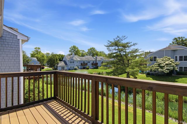 43 Lakebridge Drive S, Kings Park, NY 11754