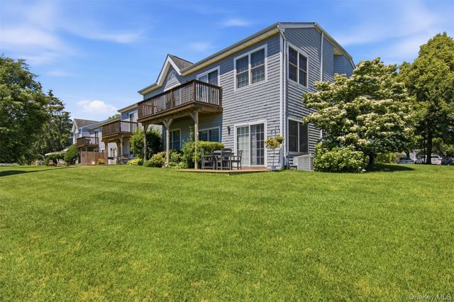 43 Lakebridge Drive S, Kings Park, NY 11754