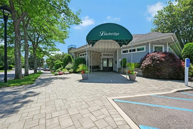 43 Lakebridge Drive S, Kings Park, NY 11754