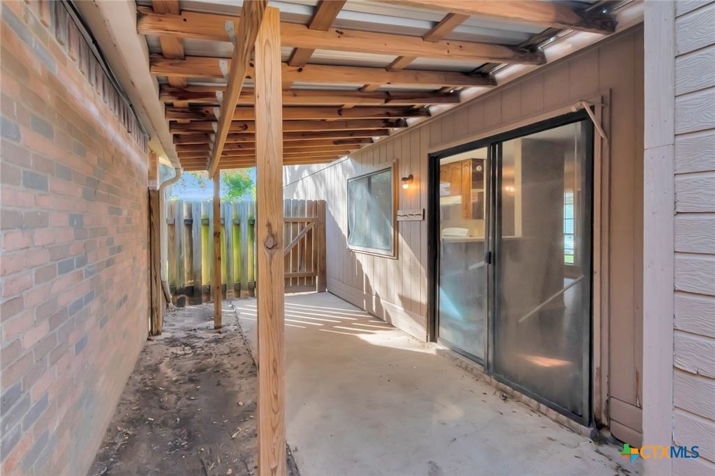 Image 35 of property listing at 422 Waterford Drive, Victoria, TX 77901