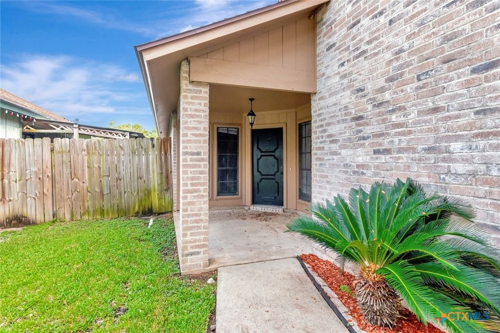 Image 38 of property listing at 422 Waterford Drive, Victoria, TX 77901