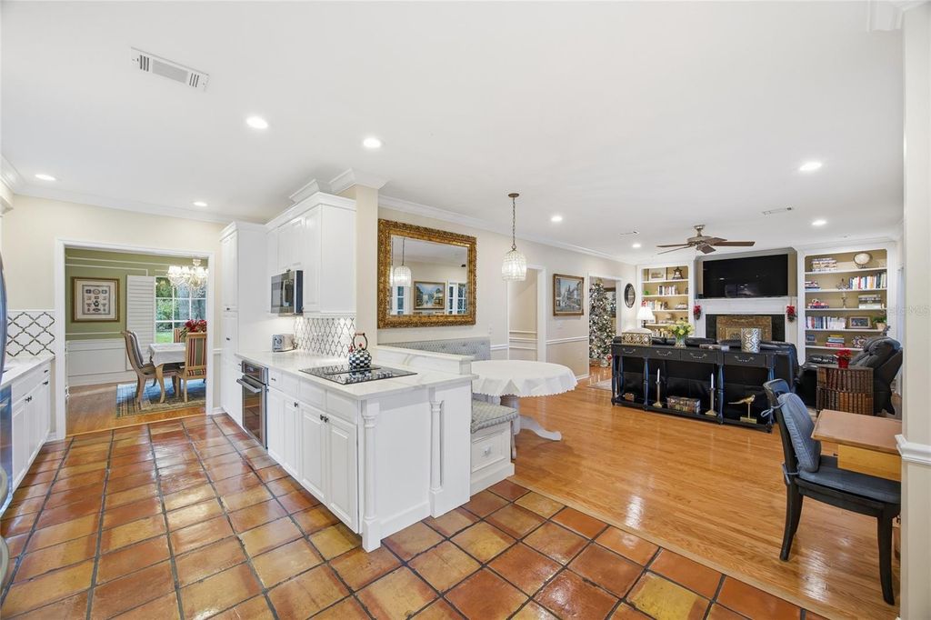 Image 12 of property listing at 2603 COZUMEL DRIVE, Tampa, FL 33618