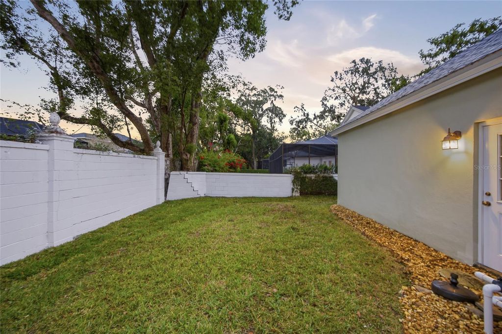 Image 38 of property listing at 2603 COZUMEL DRIVE, Tampa, FL 33618