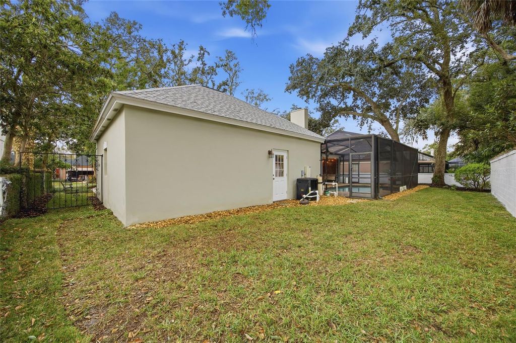 Image 39 of property listing at 2603 COZUMEL DRIVE, Tampa, FL 33618