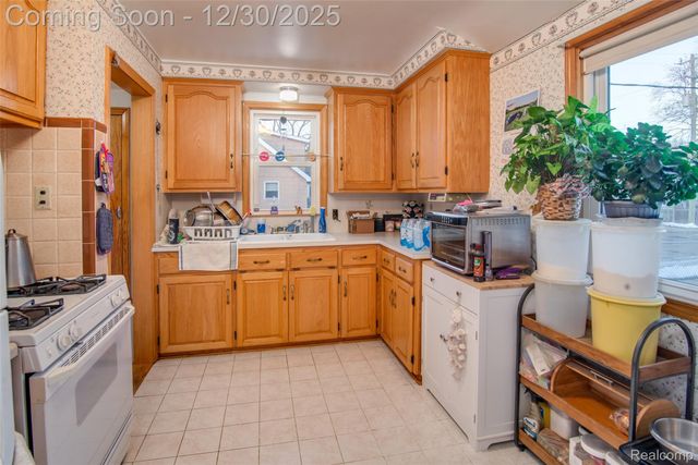 21858 Pleasant Avenue, Eastpointe, MI 48021