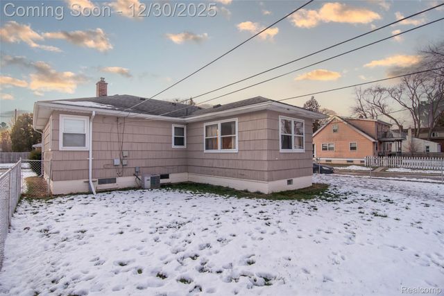 21858 Pleasant Avenue, Eastpointe, MI 48021