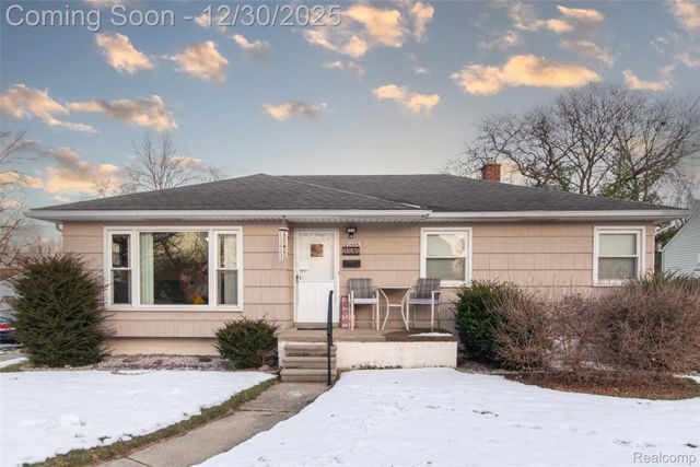 21858 Pleasant Avenue, Eastpointe, MI 48021