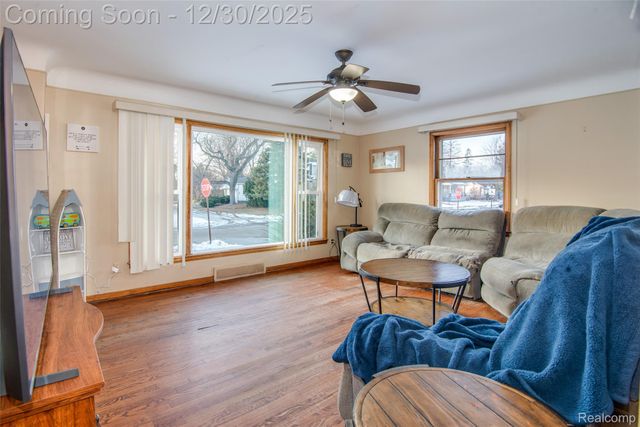 21858 Pleasant Avenue, Eastpointe, MI 48021