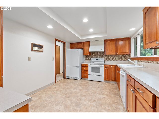 11865 Nw MARYLEE Ct, Portland, OR 97229