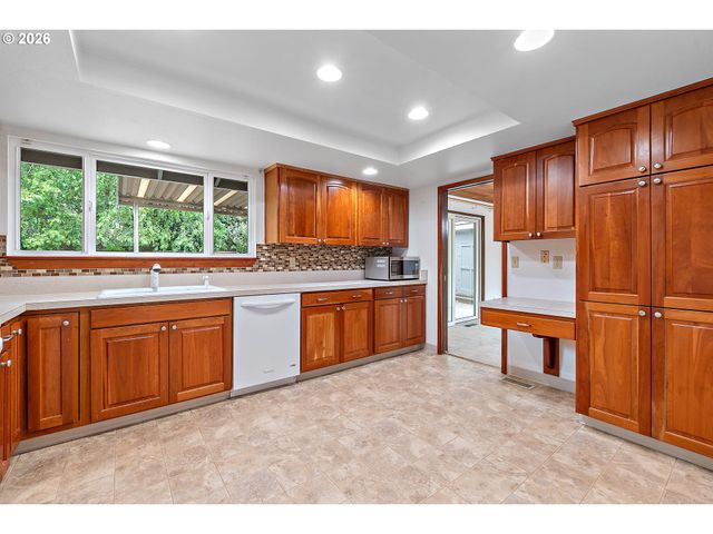 11865 Nw MARYLEE Ct, Portland, OR 97229