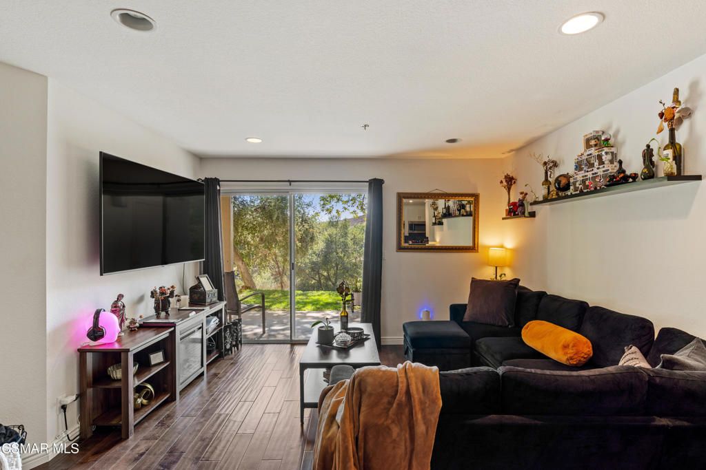 5744 Oak Bend Lane 108, Oak Park, CA 91377 — photo 4