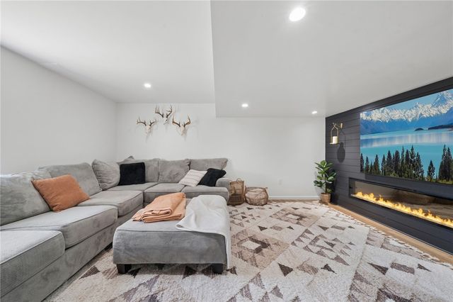 7727 Natalie Ln, North Huntingdon, PA 15642
