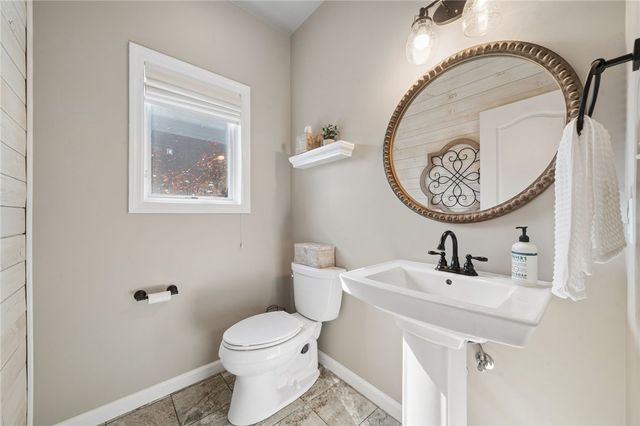7727 Natalie Ln, North Huntingdon, PA 15642