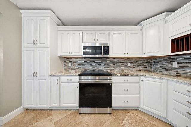 1135 WISPER RUN COURT, Lutz, FL 33558