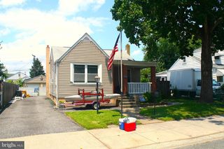 215 PINEWOOD RD, Baltimore, MD 21222