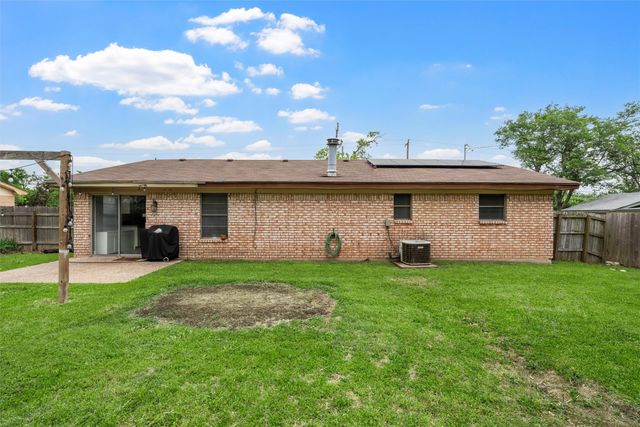 308 W Spring Valley Drive, Hewitt, TX 76643