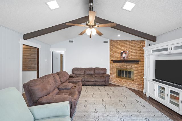 308 W Spring Valley Drive, Hewitt, TX 76643