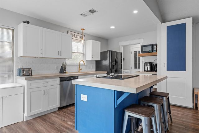 308 W Spring Valley Drive, Hewitt, TX 76643