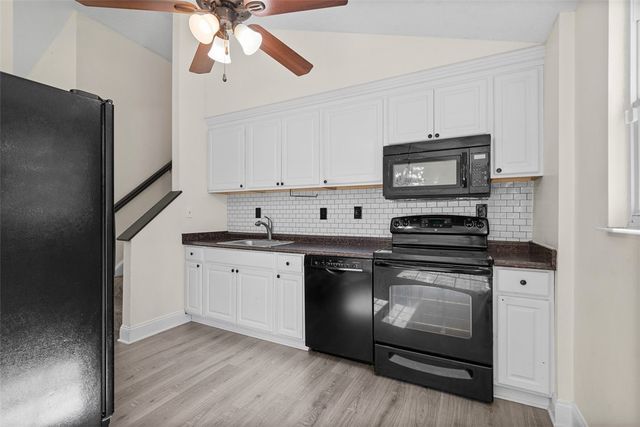 768 Greenhaven Dr, Bethel Park, PA 15102