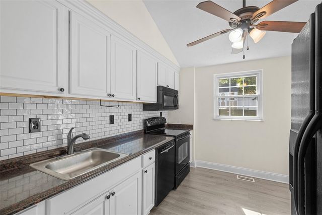 768 Greenhaven Dr, Bethel Park, PA 15102