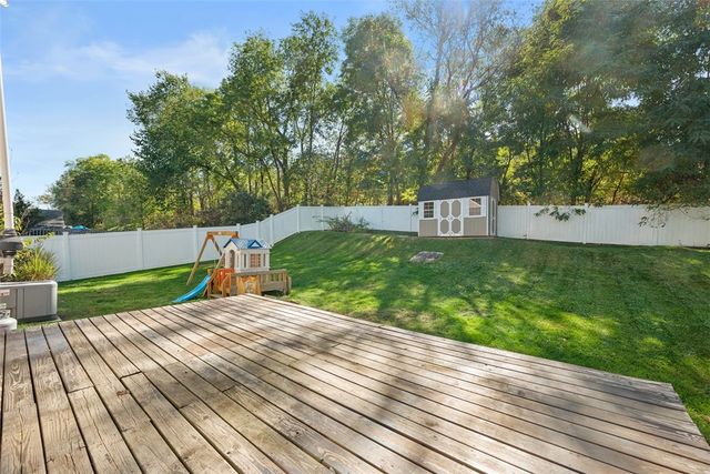 768 Greenhaven Dr, Bethel Park, PA 15102