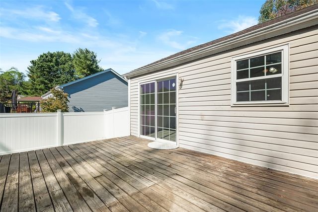 768 Greenhaven Dr, Bethel Park, PA 15102