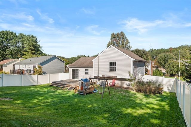 768 Greenhaven Dr, Bethel Park, PA 15102