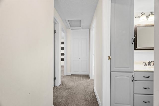 768 Greenhaven Dr, Bethel Park, PA 15102