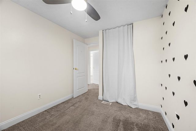 768 Greenhaven Dr, Bethel Park, PA 15102