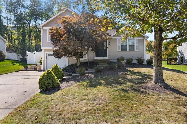 768 Greenhaven Dr, Bethel Park, PA 15102