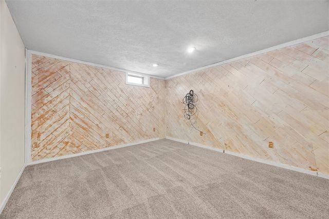 768 Greenhaven Dr, Bethel Park, PA 15102