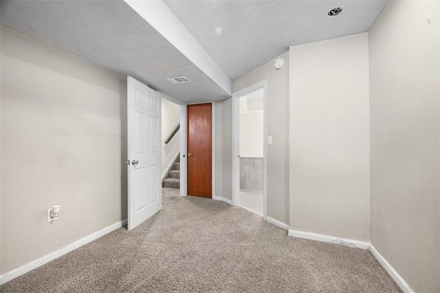 768 Greenhaven Dr, Bethel Park, PA 15102