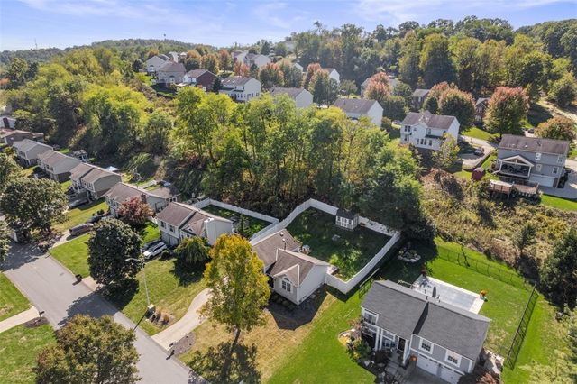 768 Greenhaven Dr, Bethel Park, PA 15102