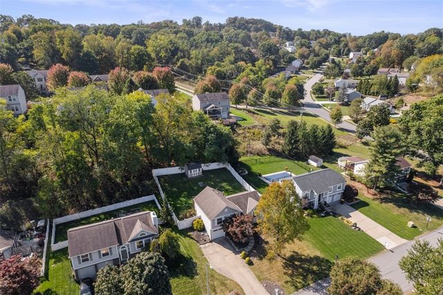 768 Greenhaven Dr, Bethel Park, PA 15102