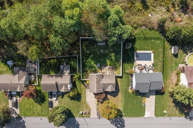 768 Greenhaven Dr, Bethel Park, PA 15102