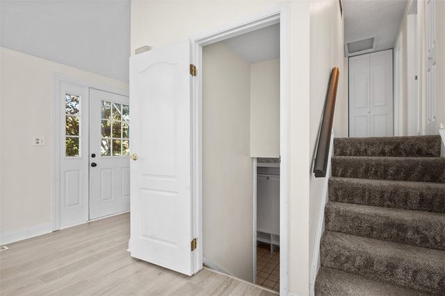 768 Greenhaven Dr, Bethel Park, PA 15102