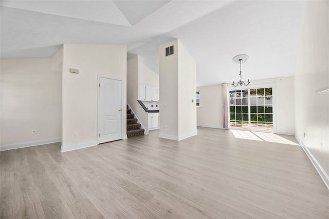 768 Greenhaven Dr, Bethel Park, PA 15102