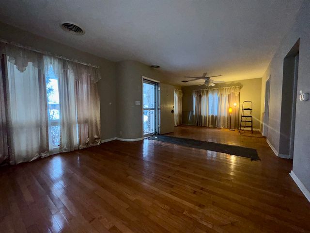 2435 E 41st Street, Davenport, IA 52806