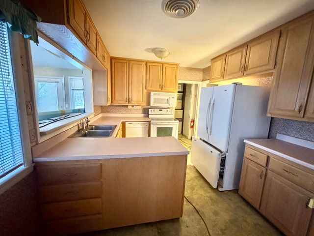 2435 E 41st Street, Davenport, IA 52806