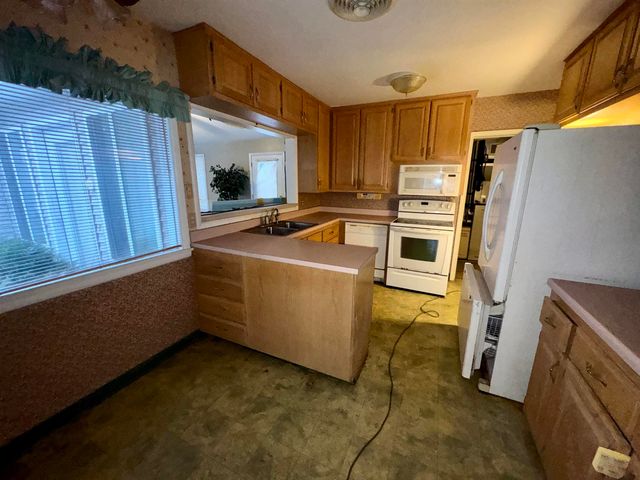 2435 E 41st Street, Davenport, IA 52806