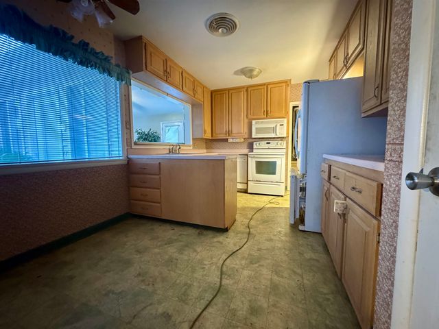 2435 E 41st Street, Davenport, IA 52806