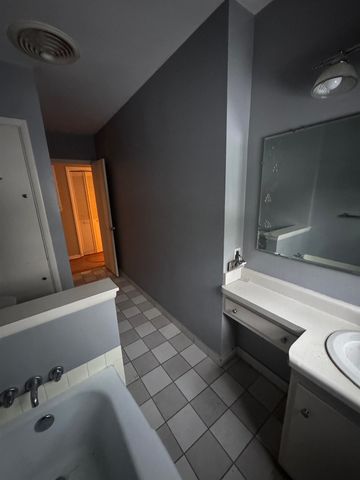 2435 E 41st Street, Davenport, IA 52806