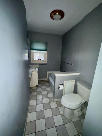 2435 E 41st Street, Davenport, IA 52806