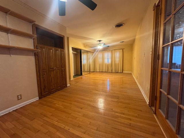 2435 E 41st Street, Davenport, IA 52806