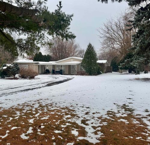 2435 E 41st Street, Davenport, IA 52806